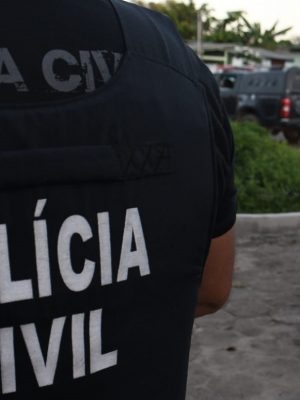 A Polícia Civil do Amazonas (PC-AM), por meio da 45ª Delegacia Interativa de Polícia (DIP) de Urucará (a 261 quilômetros de Manaus), cumpriu, nesta terça-feira (22/04), um mandado de prisão de recaptura contra Marcel Oliveira dos Santos, de 28 anos, que estava foragido de Manaus pelo crime de roubo.