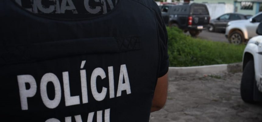 A Polícia Civil do Amazonas (PC-AM), por meio da 45ª Delegacia Interativa de Polícia (DIP) de Urucará (a 261 quilômetros de Manaus), cumpriu, nesta terça-feira (22/04), um mandado de prisão de recaptura contra Marcel Oliveira dos Santos, de 28 anos, que estava foragido de Manaus pelo crime de roubo.