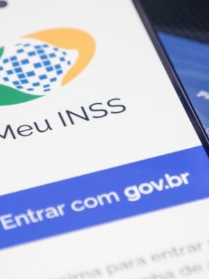 O Instituto Nacional do Seguro Social (INSS) começou a receber pedidos de pensão especial vitalícia e de indenização para pessoas com deficiência permanente decorrente da síndrome congênita causada pela infecção pelo vírus Zika durante a gestação.