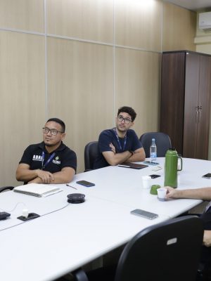 Os servidores da Agência de Defesa Agropecuária e Florestal do Estado do Amazonas (Adaf) que atuam na capital e no interior do estado participaram, na tarde desta quinta-feira (25/05), de um treinamento on-line sobre a praga quarentenária Vassoura-de-Bruxa da Mandioca. A capacitação contou com a explanação do auditor fiscal do Ministério da Agricultura e Pecuária (Mapa), Glauco Teixeira.