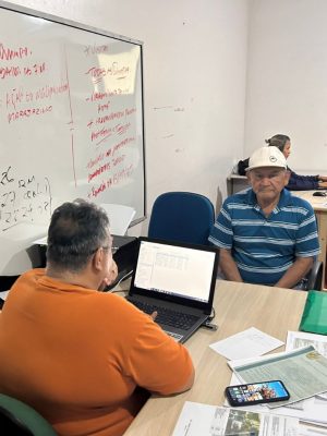 Agricultores familiares do município de Urucará, a 261 quilômetros de Manaus, encerraram nesta segunda-feira (13) uma importante etapa para o acesso ao crédito rural. Em uma semana de mutirão promovido pelo Instituto de Desenvolvimento Agropecuário e Florestal Sustentável do Estado do Amazonas (Idam), foram elaborados 14 projetos que somam uma demanda superior a R$ 362 mil em financiamentos voltados exclusivamente para a agricultura.